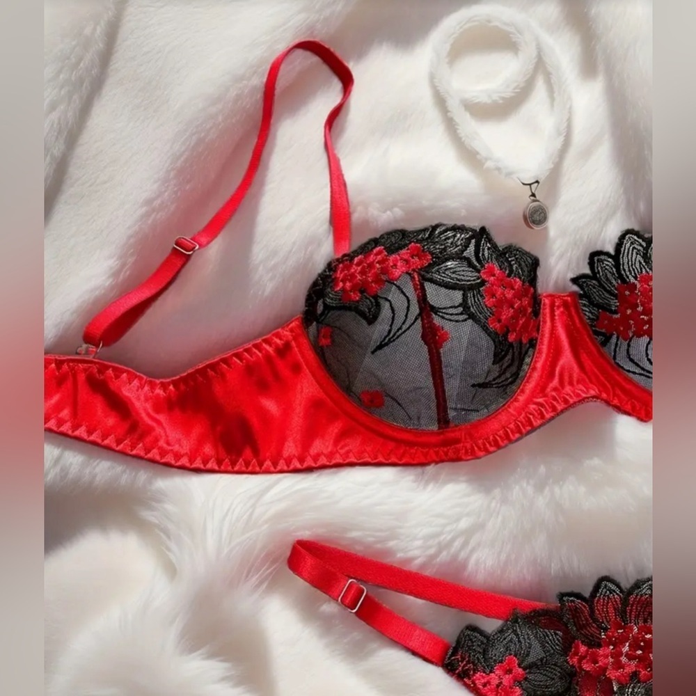 Brand new sexy women’s lingerie set underwire bra and thong, red and black - Picture 4 of 7